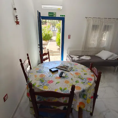 White And Blue,finikas Syros דירה