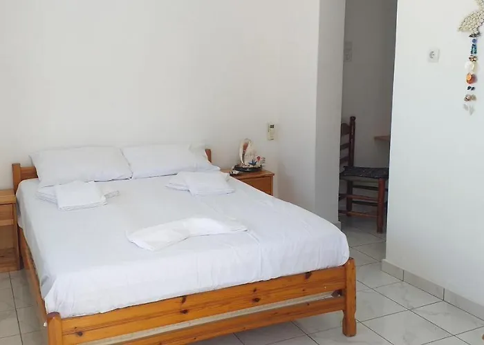 White And Blue,finikas Syros 公寓