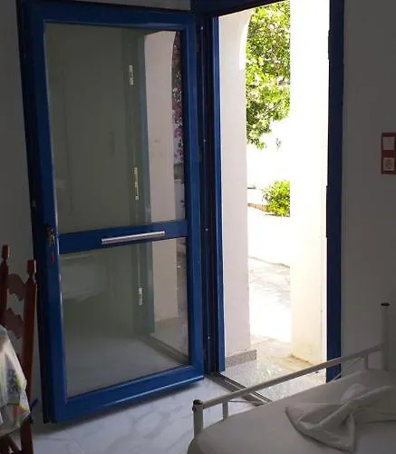 White And Blue,finikas Syros 公寓